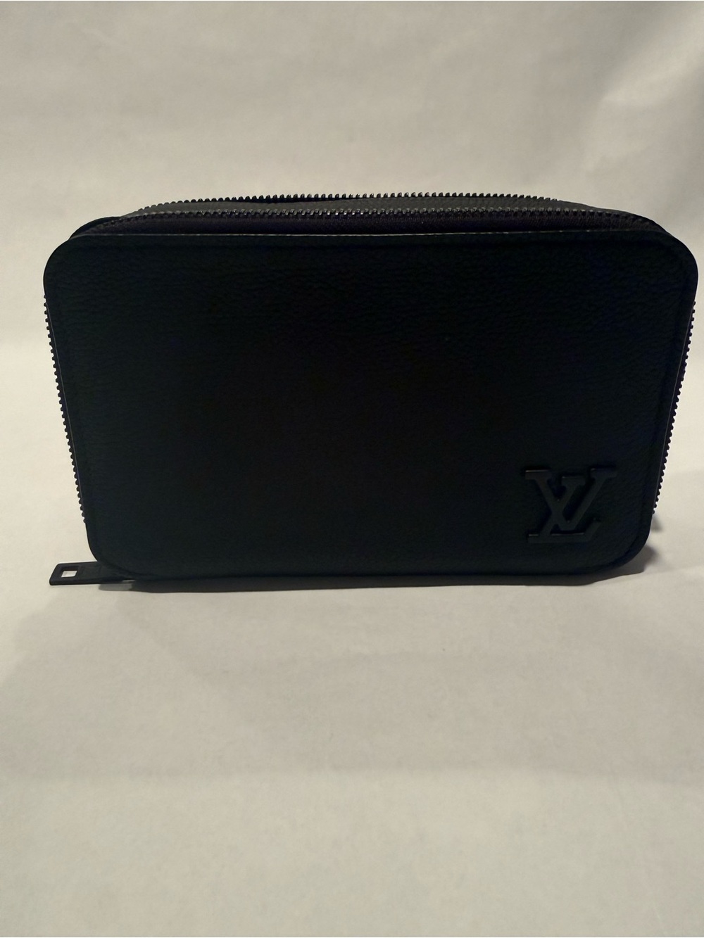Louis Vuitton Black Men's Leather wearable wallet
Aerogram